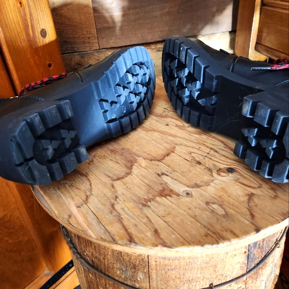 MUDD BLACK COMBAT BOOTS WITH RED AND BLACK SHOE LACES - Picture 7 of 8